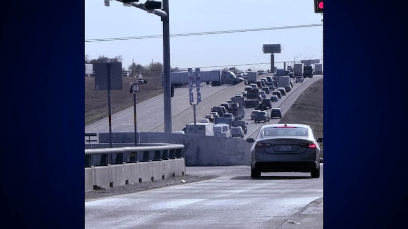 Interstate 35 closed after crash involving 18-wheeler, passenger vehicle