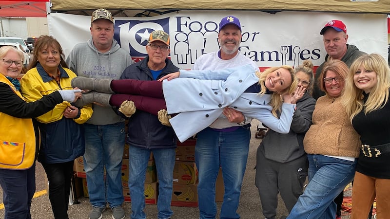 KWTX Reporter Ally Kadlubar in Marlin with volunteers at the HEB