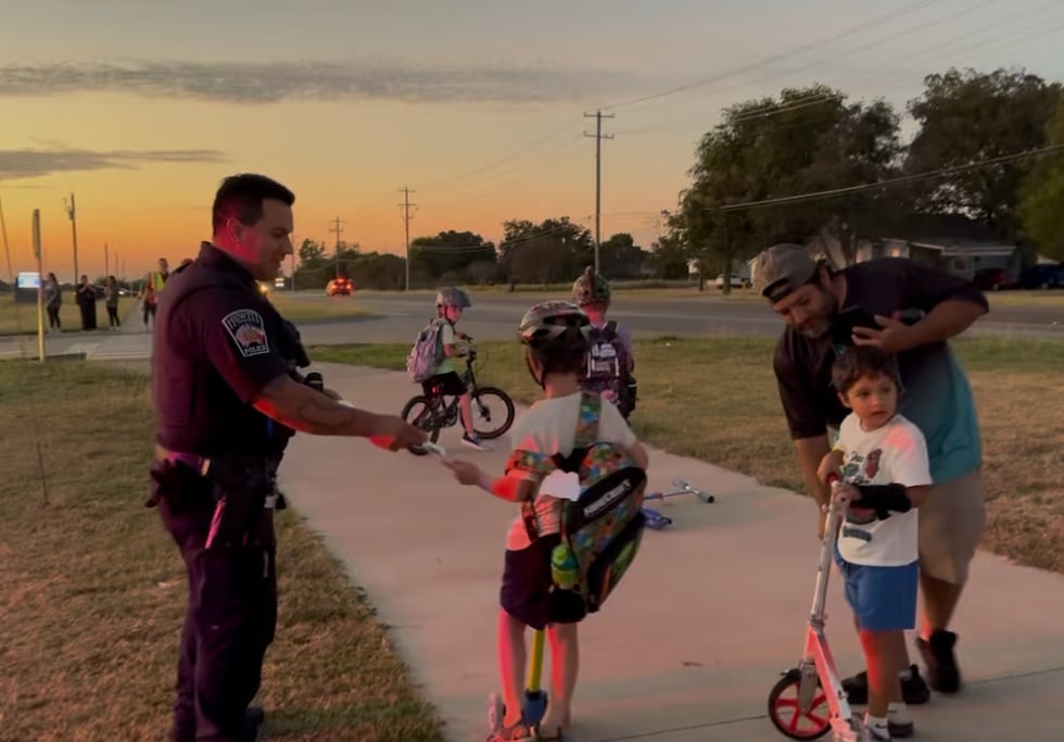 Park Hill Elementary students, parents and teachers participate in National Walk, Bike & Roll...