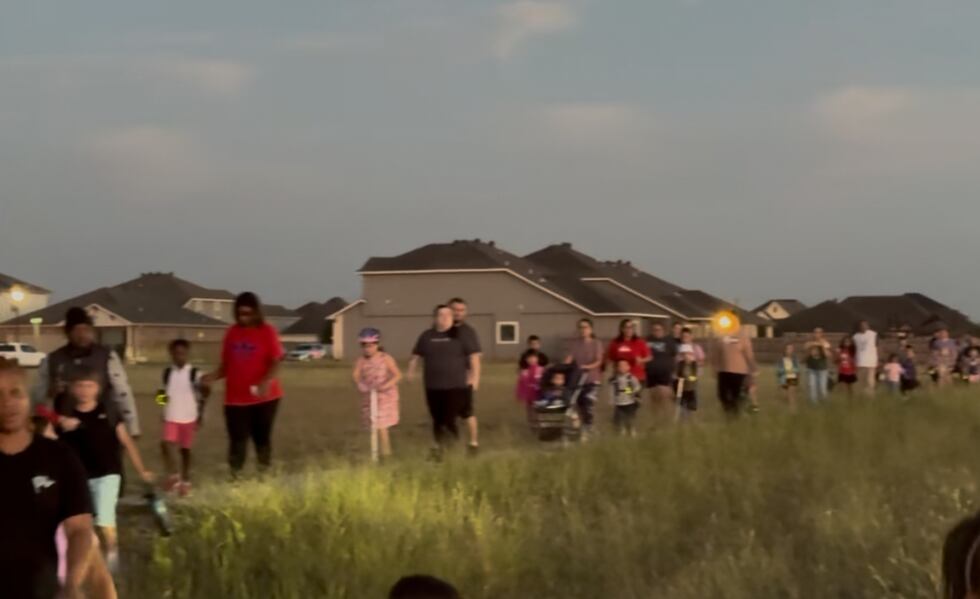 Park Hill Elementary students, parents and teachers participate in National Walk, Bike & Roll...