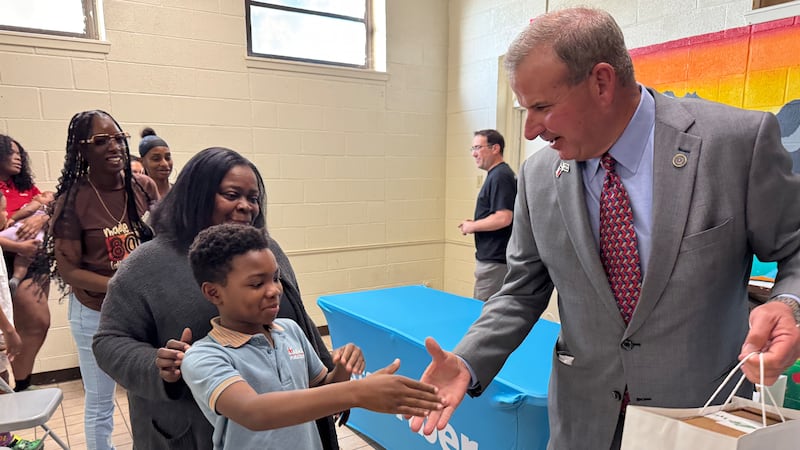 AT&T, Human-I-T give away 65 laptops to Waco students